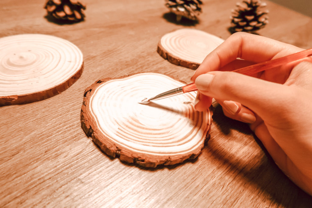 Planche en bois ronde avec écorce - à peindre, décorer ou personnaliser  soi-même | Piccolino