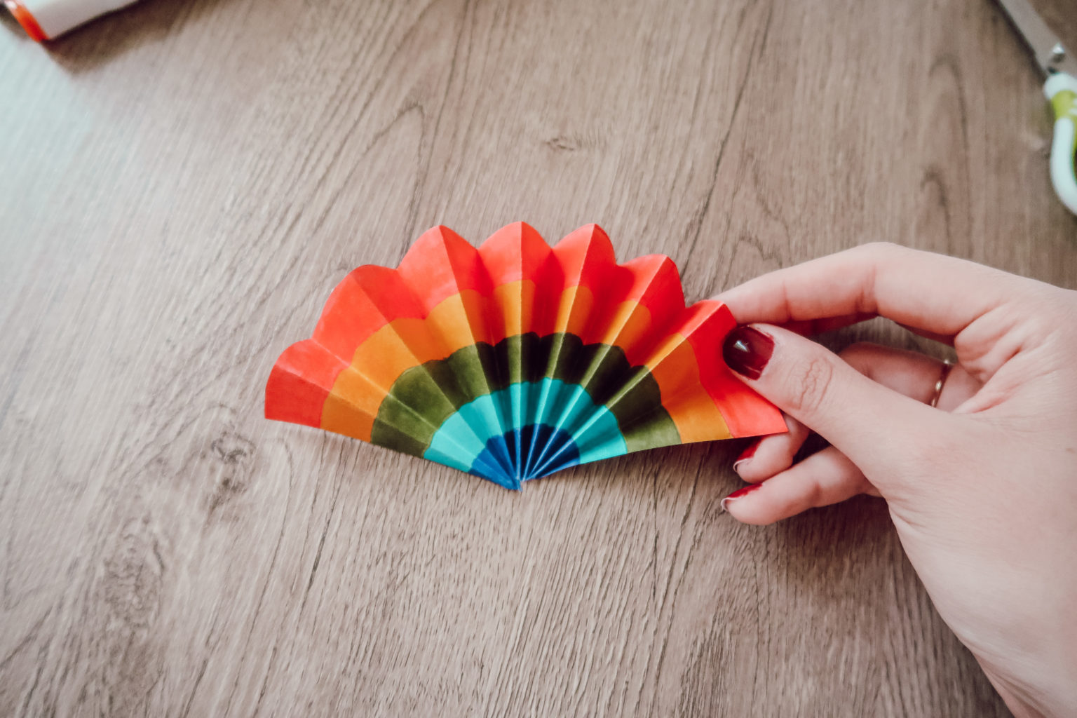 Invitation anniversaire arc-en-ciel I DIY